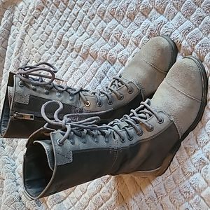 Sorel lace up boots size 7